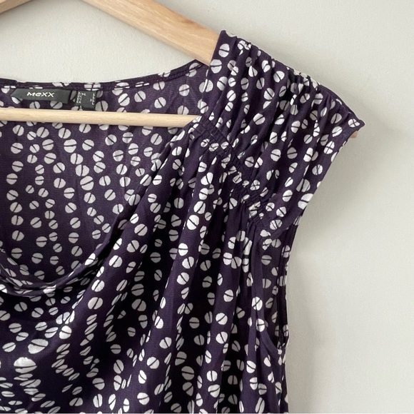 Pattered Sleeveless Blouse - Picture 2 of 3